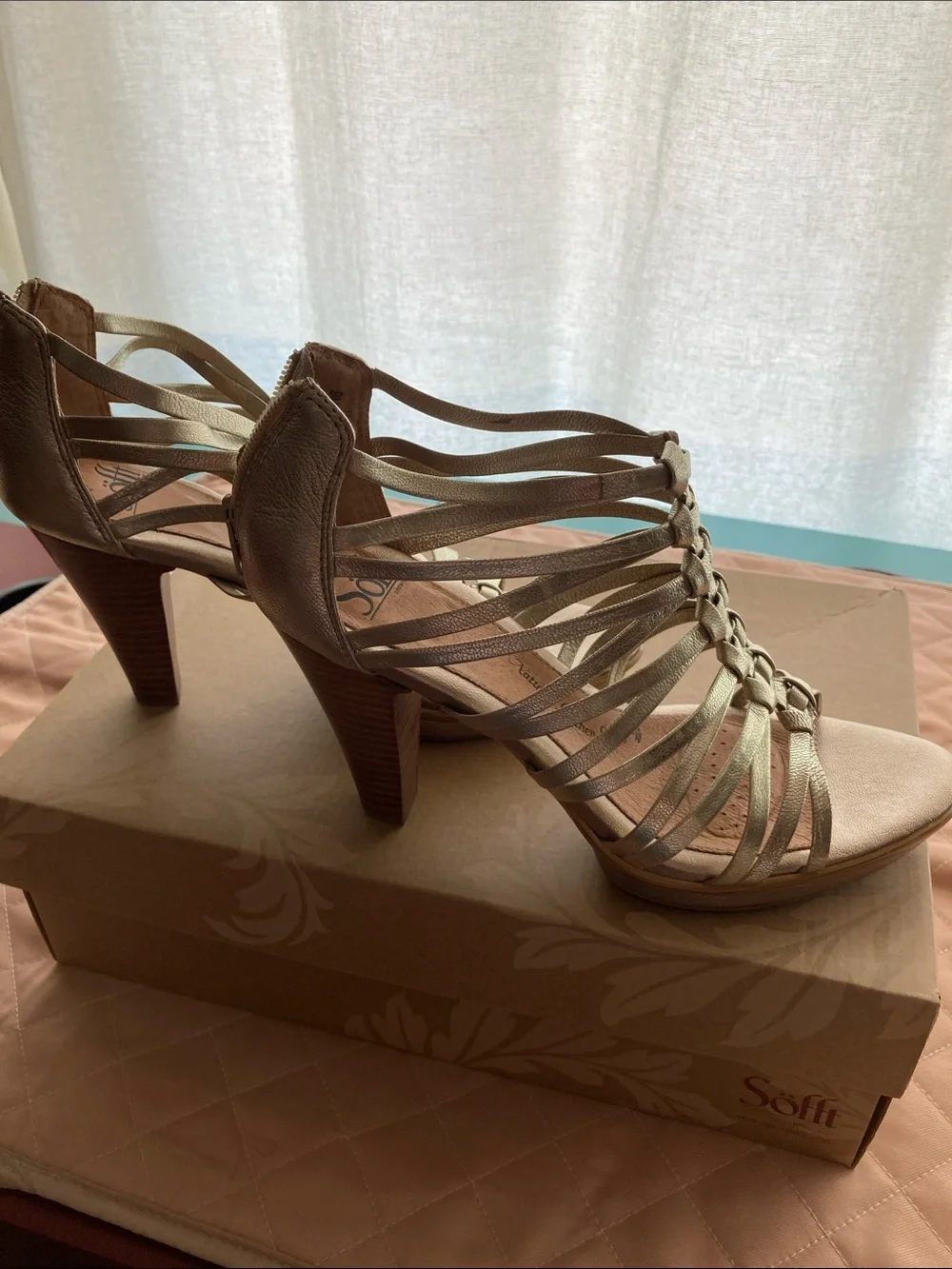 Sofft size 9 Metallic Strappy Gladiator Sandals - Gold